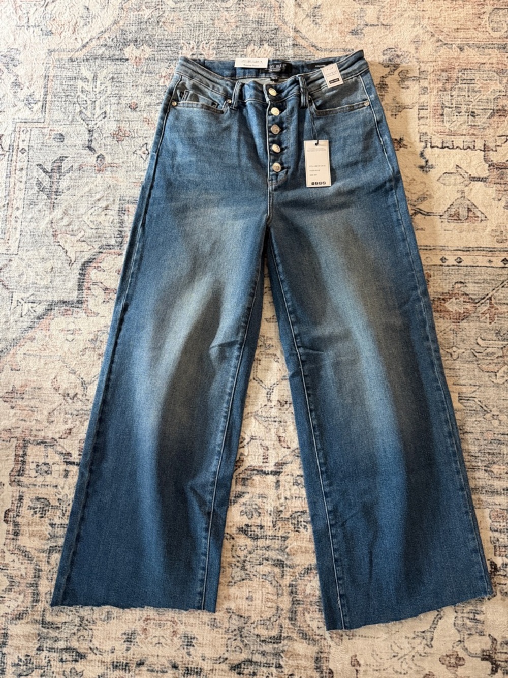 Judy Blue High-Rise Wide Leg Jeans in Medium Blue Wash